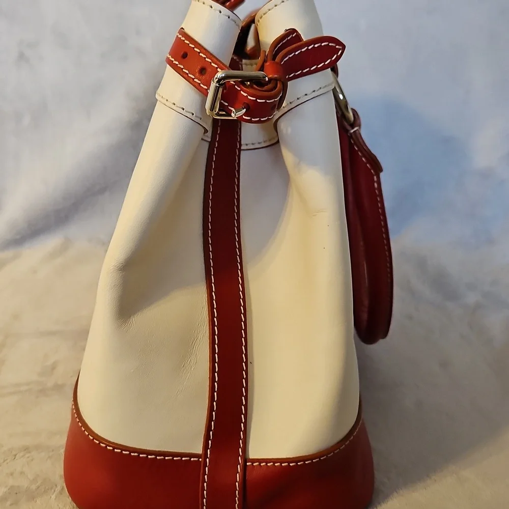 Alto Dooney & Bourke Satchel - Picture 4 of 14
